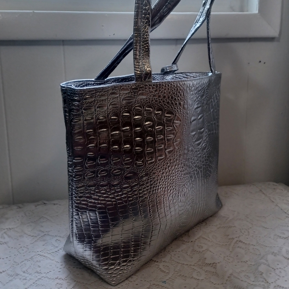 Silver Croc Tote - Picture 2 of 9
